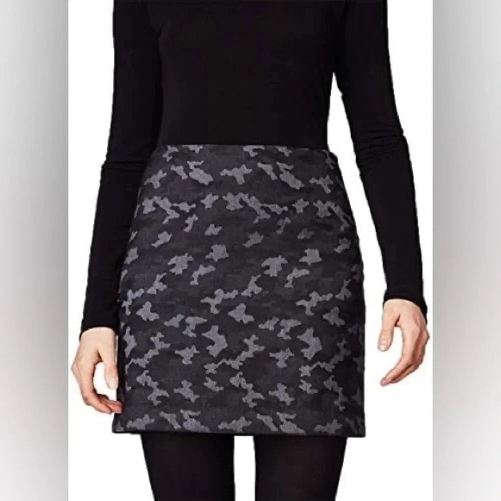 Nicole Miller Artelier CAMOUFLAGE Wool Blend Camo Pencil Skirt Size 4